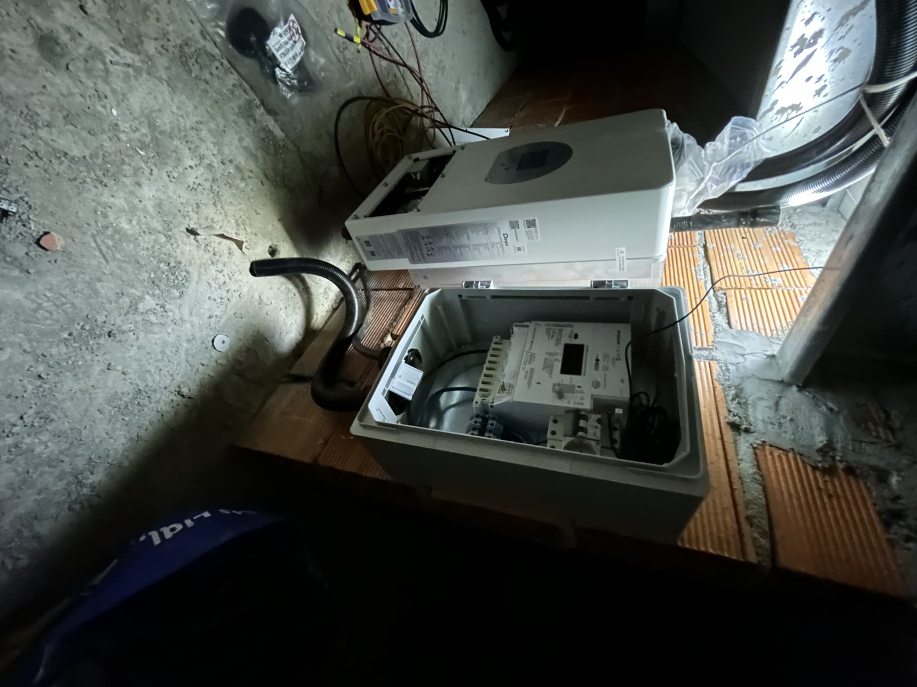 Equipamento de conversão e proteção de sistema fotovoltaico