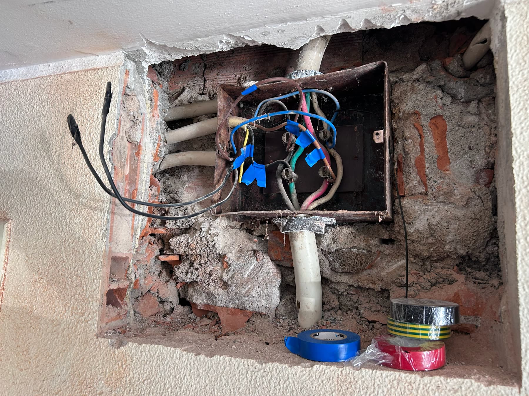 Antes da remodelação da coluna montante elétrica
