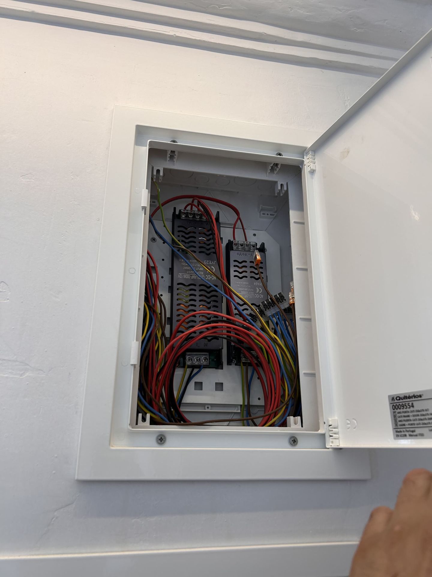 Caixa de manutenção com fontes de alimentação para fitas LED